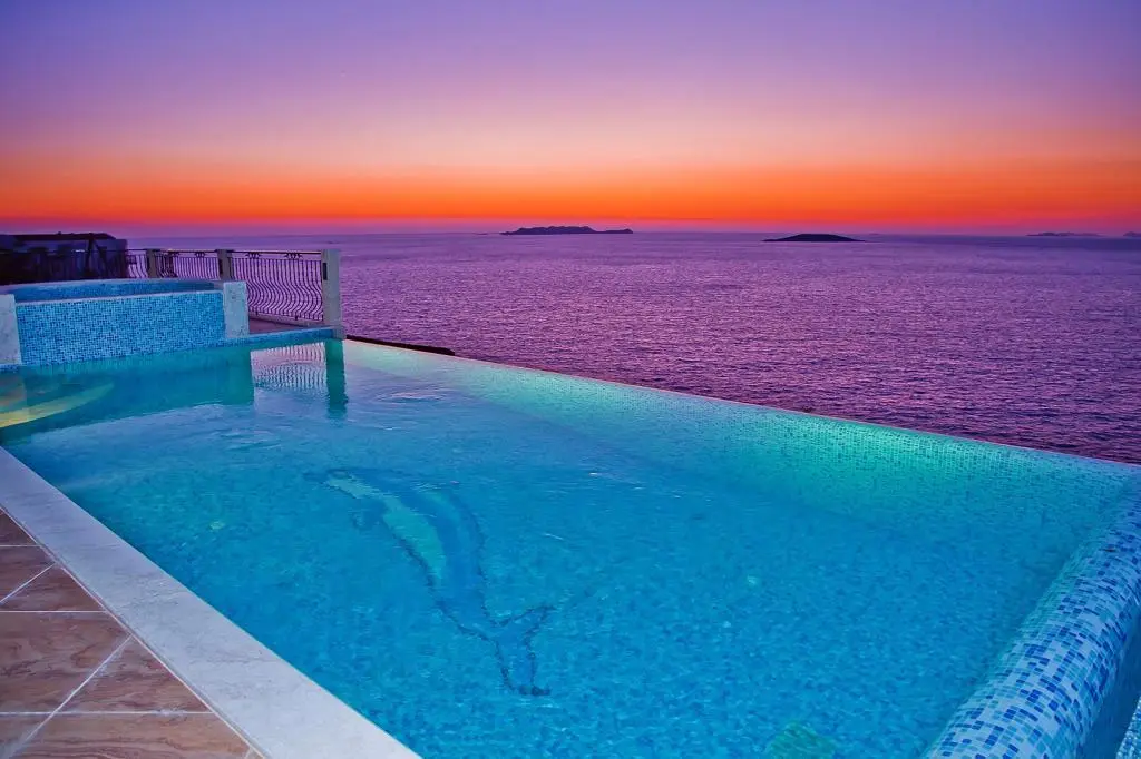 Sea view pool